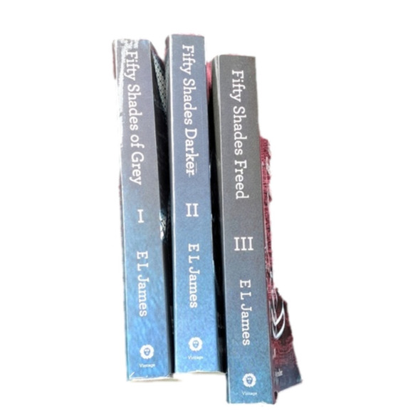 Book bundle Fifty shades of grey trilogy by author E L James all 3 books - Picture 11 of 12